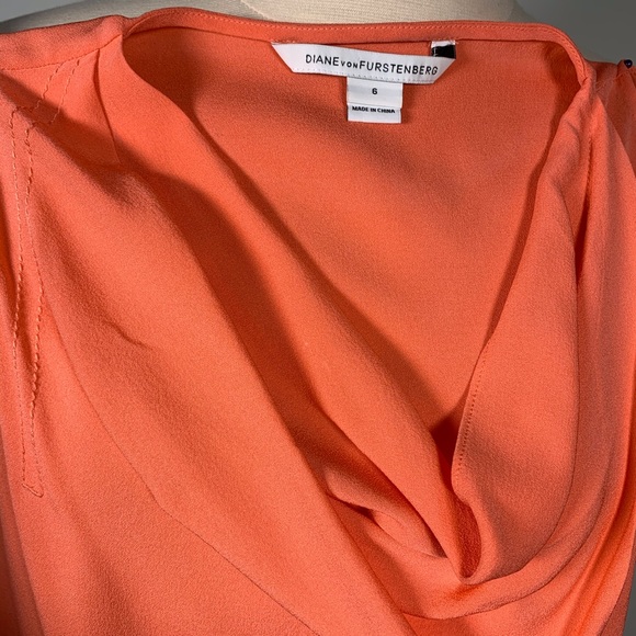HP 3/22👚DIANE VON FURSTENBERG  100%SILK TOP - Picture 3 of 5
